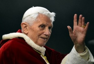 papa-ratzinger-ci-saluta