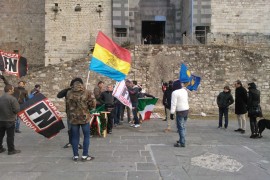 NON POSSIAMO VOLTARCI DALL’ALTRA PARTE