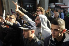 Bologna, la Piazza e i saluti fascisti – Il governo risponda