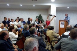 A Napoli De Magistris contro il referendum schiera la giunta. Delibera sul «rischio di deriva autoritaria»