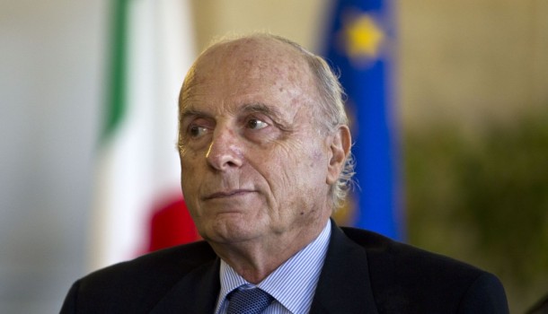 La democrazia svenduta ai poteri forti. Intervista a Paolo Maddalena