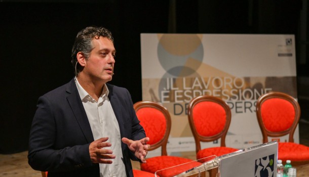 Non si può normalizzare il progetto illiberale di Giorgia Meloni